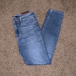 Hollister high- rise supper skinny jeans